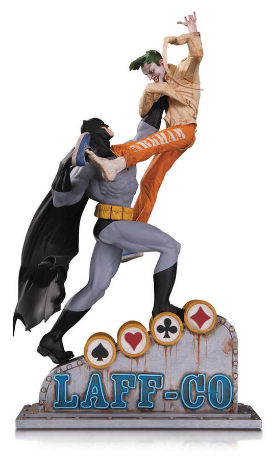 Batman vs Joker Laff Co Battle Statue